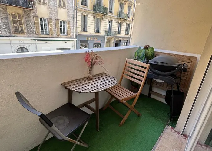 Confortable Et Cosy Sur Le Port De نيس